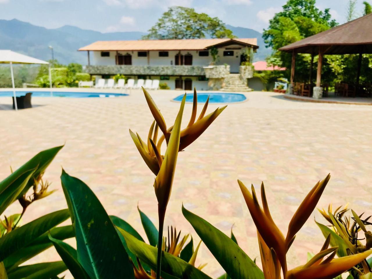 Hosteria Tierra Dorada Yantzaza Kültér fotó