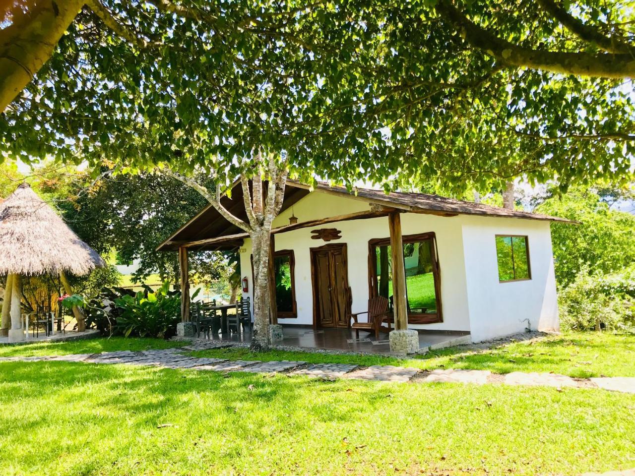 Hosteria Tierra Dorada Yantzaza Kültér fotó