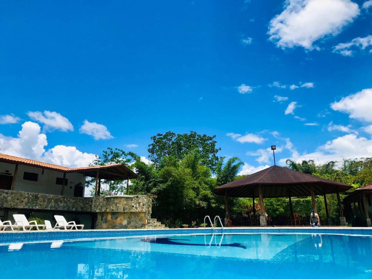 Hosteria Tierra Dorada Yantzaza Kültér fotó