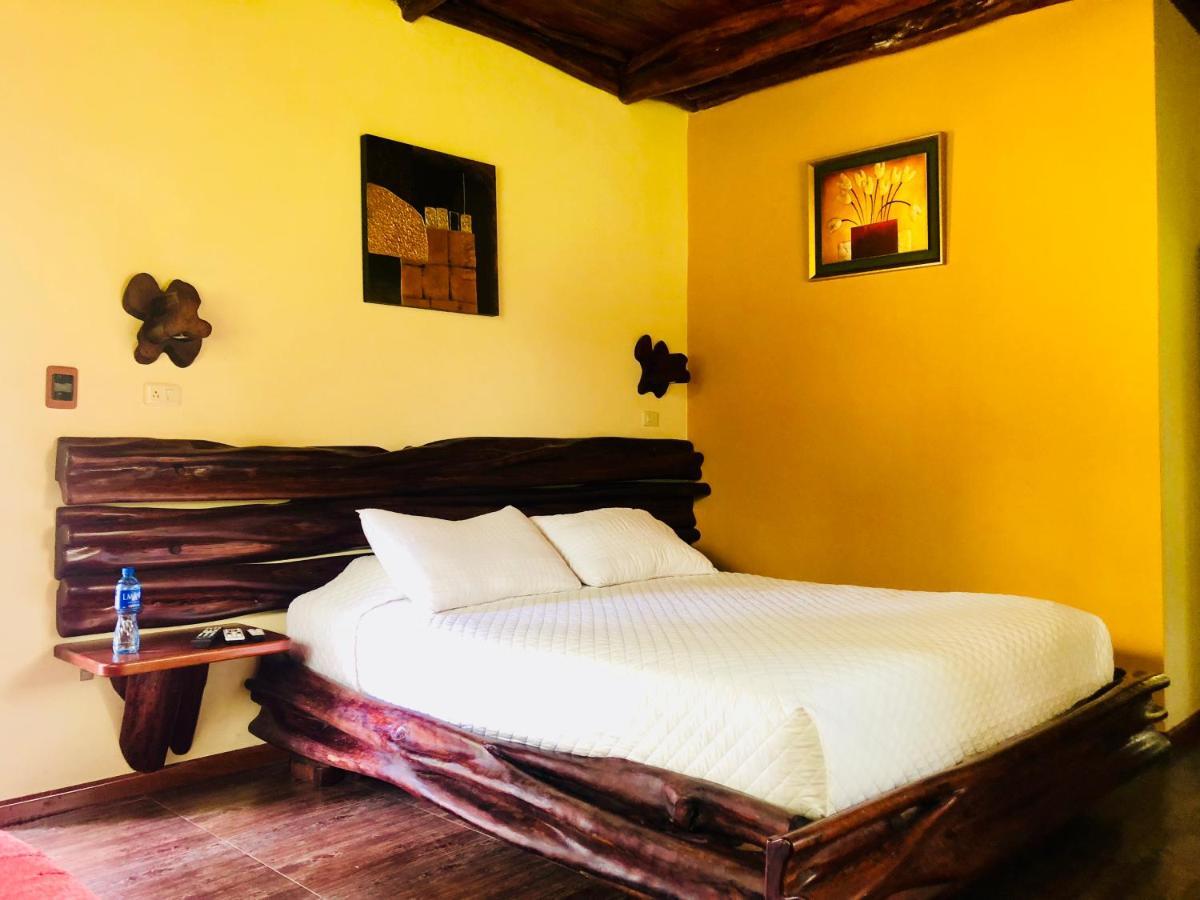 Hosteria Tierra Dorada Yantzaza Kültér fotó
